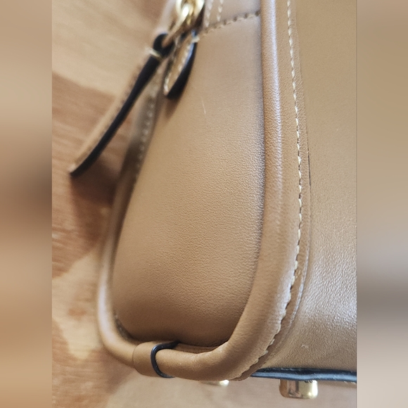Coach Swing Zip Honey Brown - Picture 6 of 13